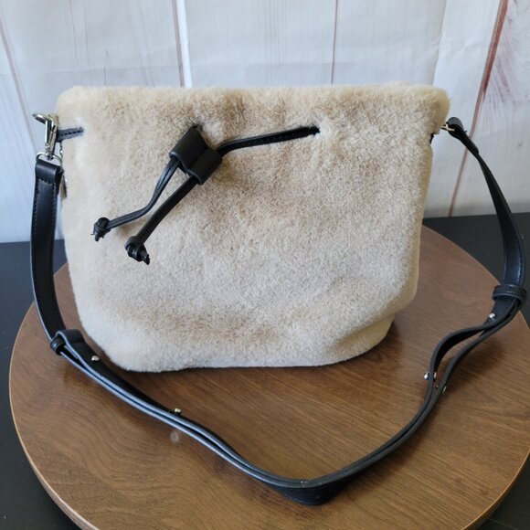 House of Harlow1960 Cream & Black Bucket Crossbody Purse Bag. Faux Fur EUC - Picture 4 of 16